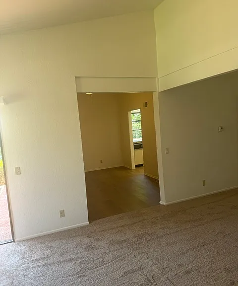 28512 Borgona — Photo 3