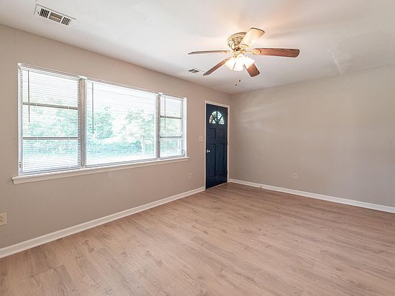 3rd image of 126 Elder St