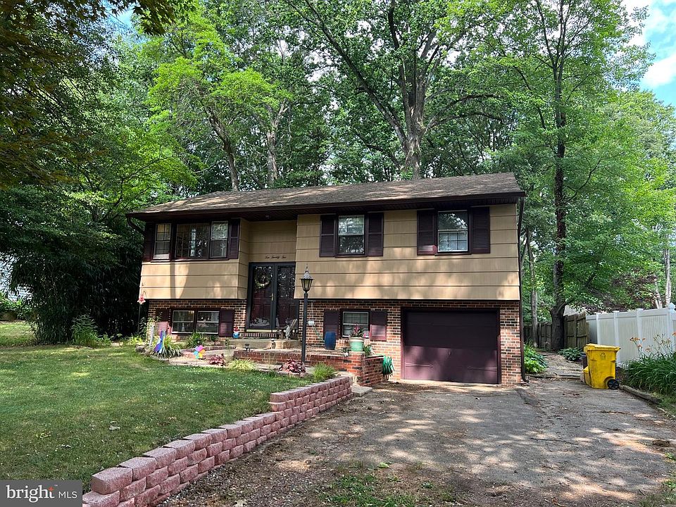 1st image of 1022 Saint Charles Dr
