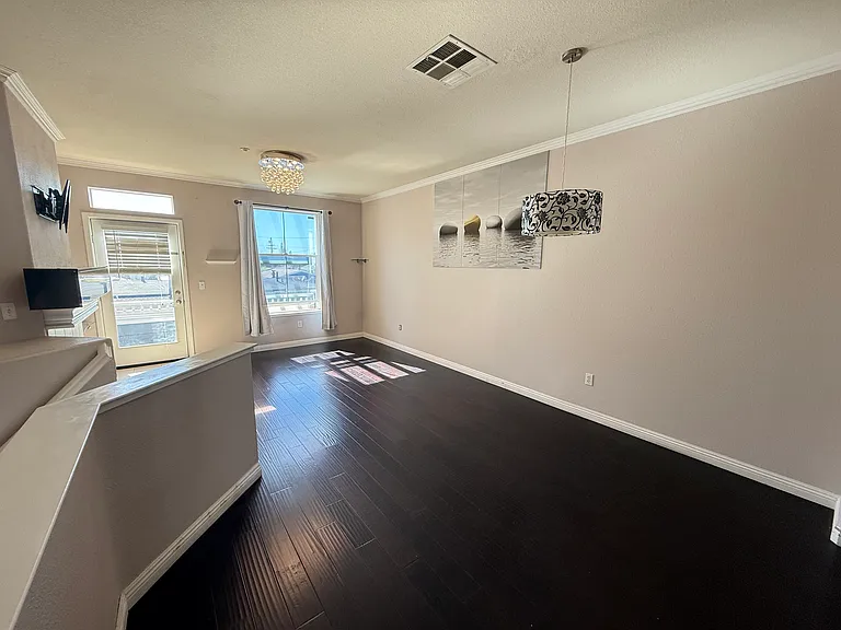 656 Grand Ter — Photo 5