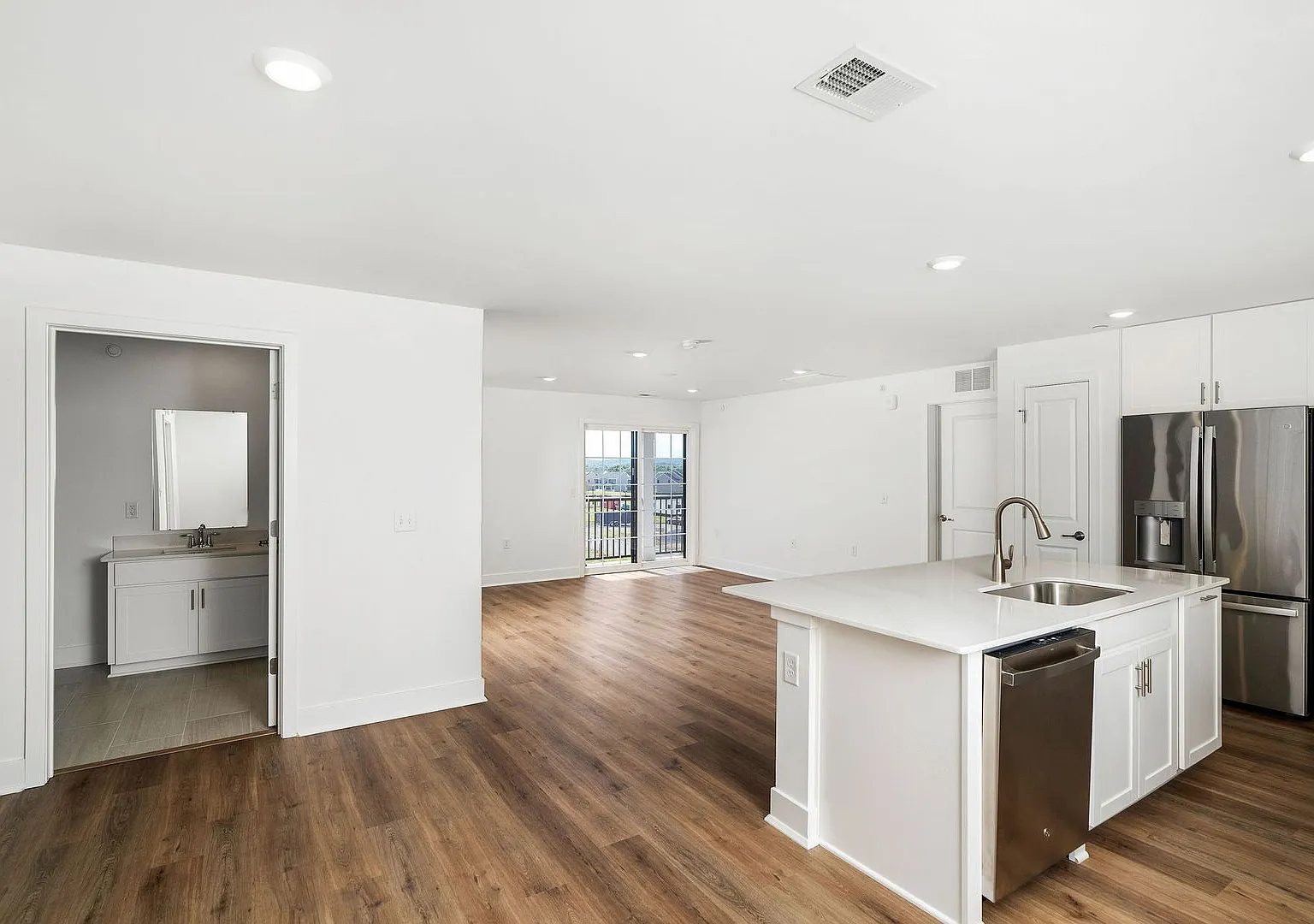 Stunning New Construction with Clubhouse Amenities — Photo 3