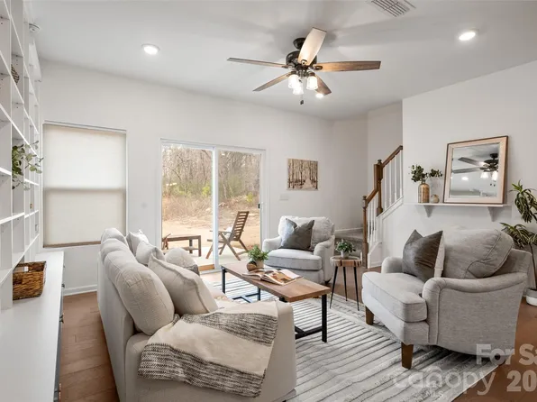 215 Harpers Run Ln, Matthews, NC 28104