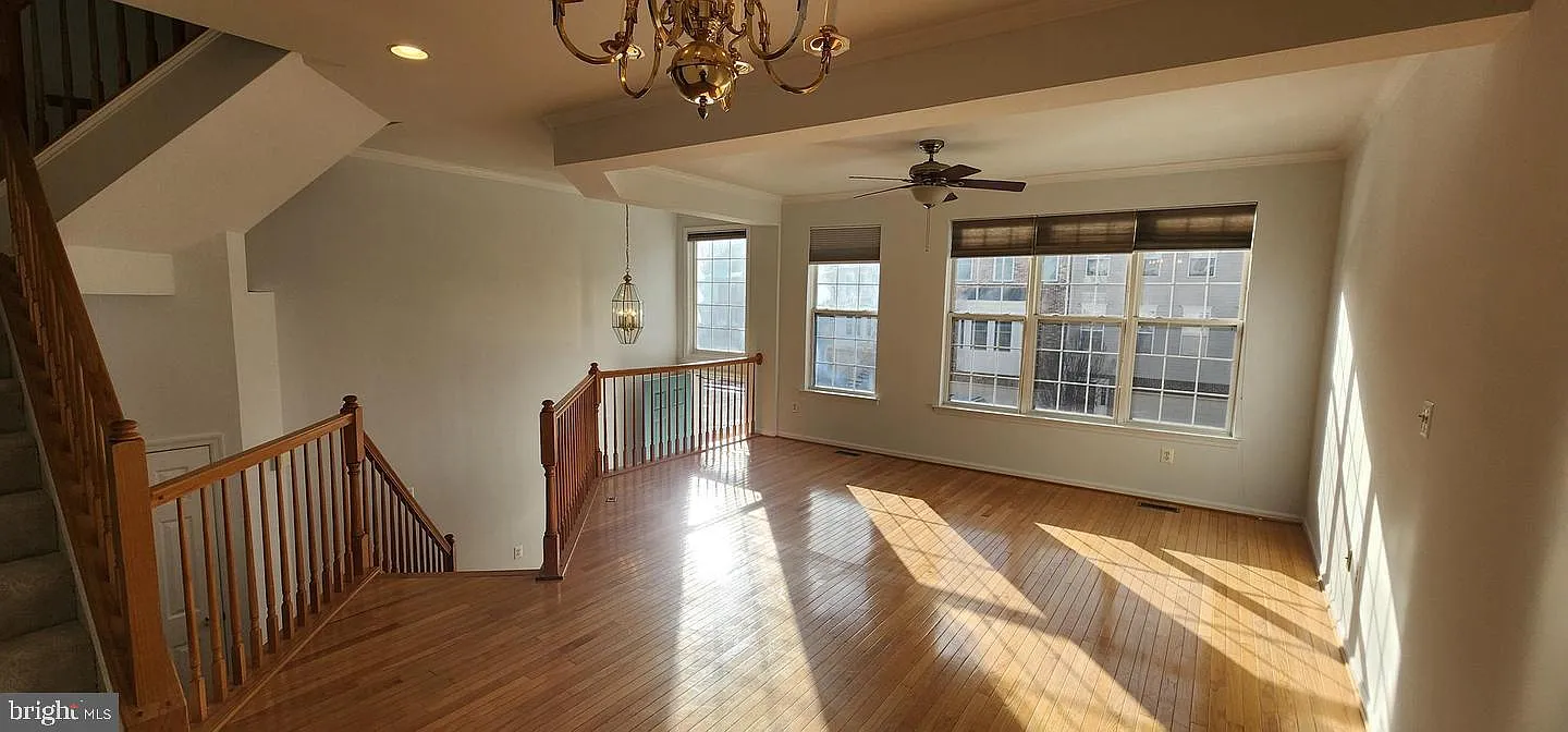 3 bed, 2.5 bath, 2420 sqft, $3,600 — Photo 4