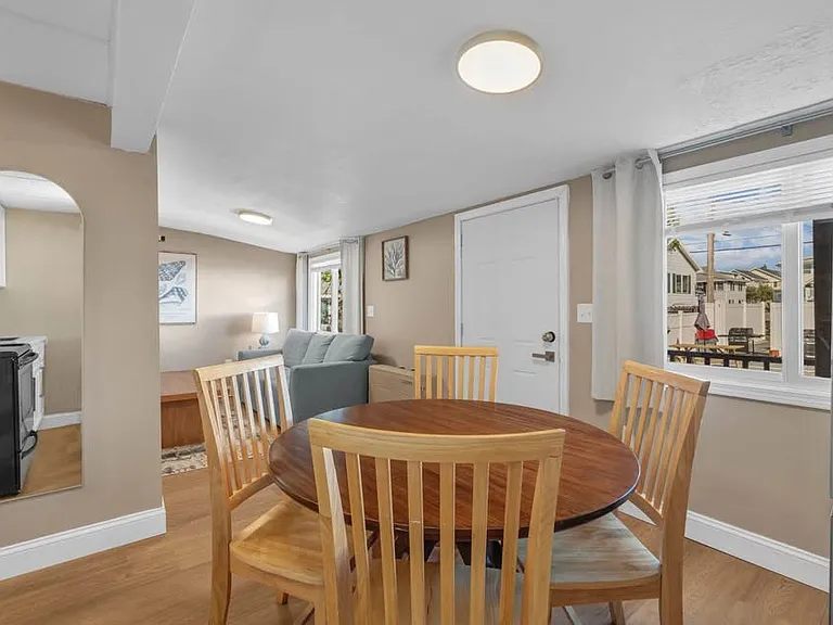 174 E Grand Ave — Photo 12