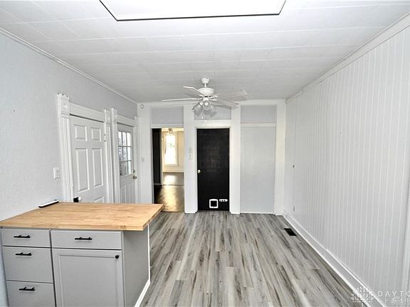 5th image of 220 E Washington St