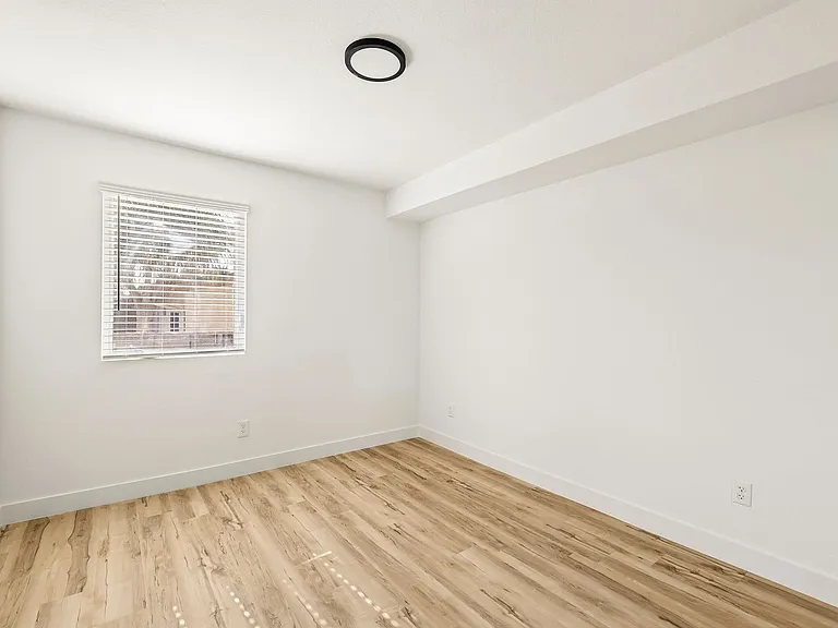 The Crest |NEWLY Renovated Studios, Lofts, 1, 2 & 3 Bedroom Homes Near the Beach — Photo 56
