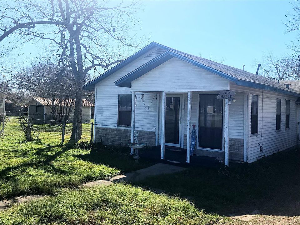 1st image of 702 Maple St