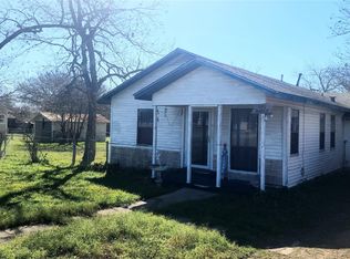 702 Maple St, Yoakum, TX 77995