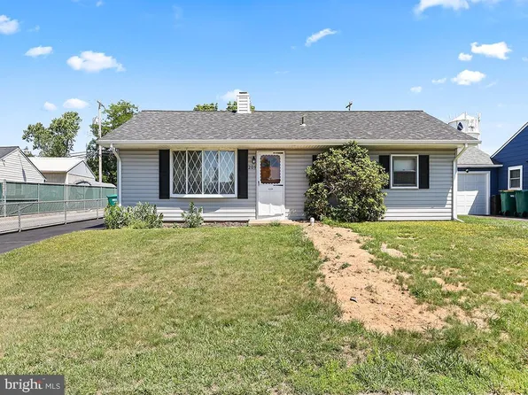 209 Austin Dr, Fairless Hills, PA 19030