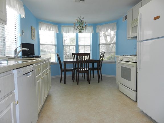 4th image of 1036A Canterbury Dr