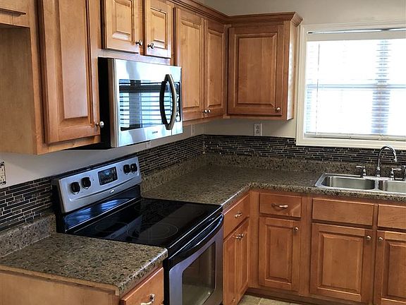 4th image of 114 E Lakeshore Dr