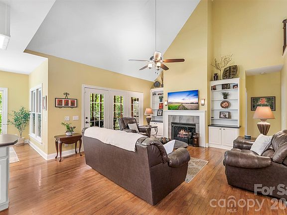 5th image of 104 Tallwood Dr