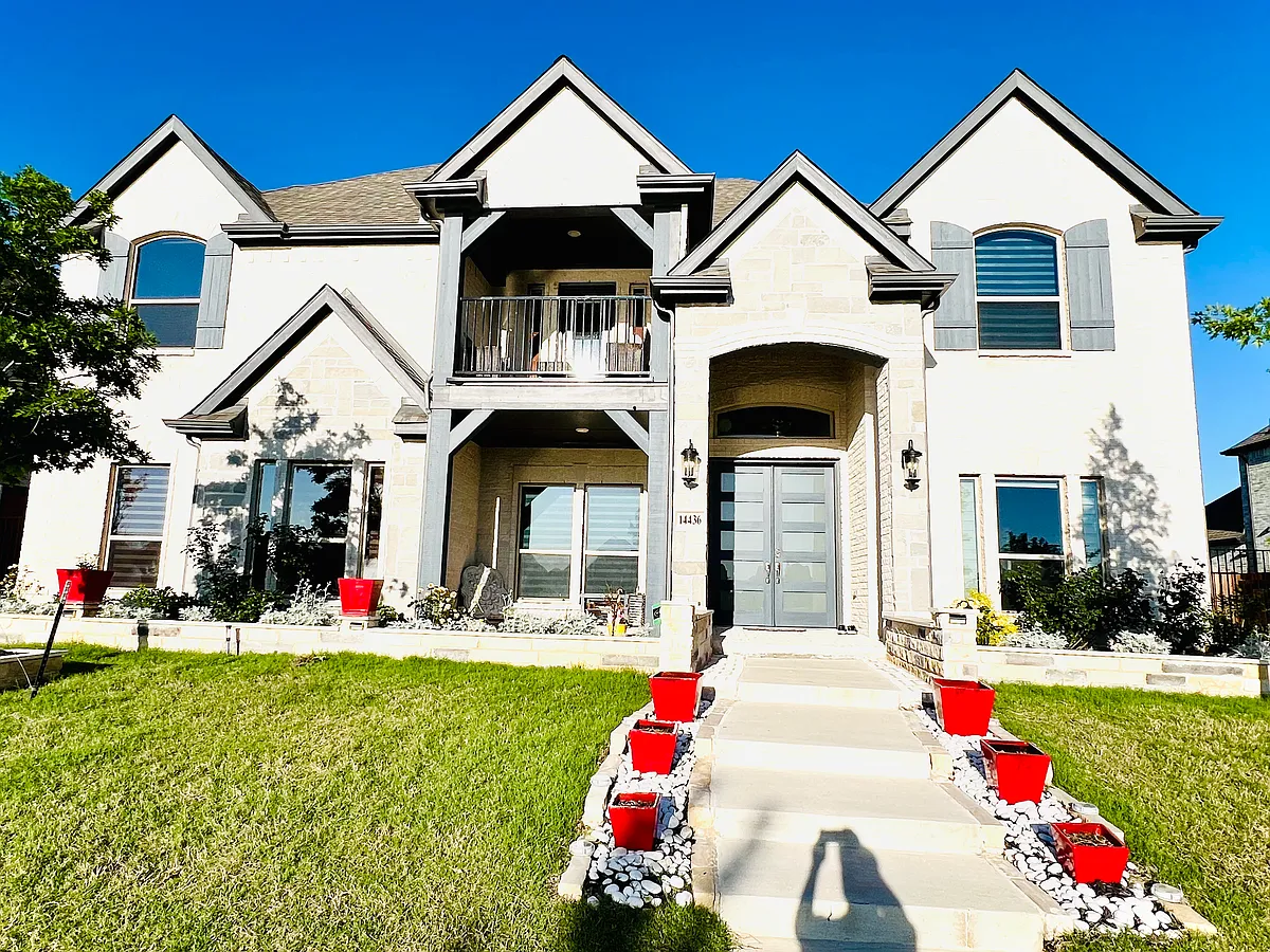 Front view - 14436 Mountain Path Rd