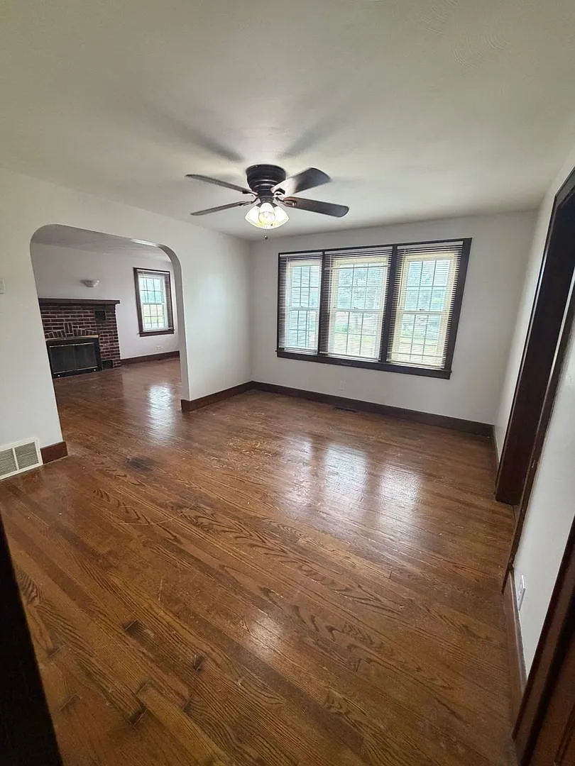 Renovated Single Family House in Liverpool — Photo 4