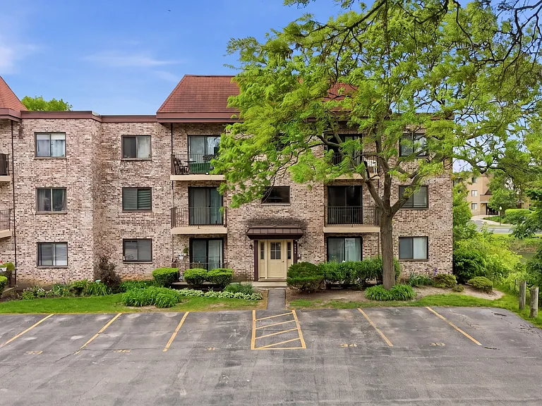 5513 Chateau Dr #4 — Photo 1