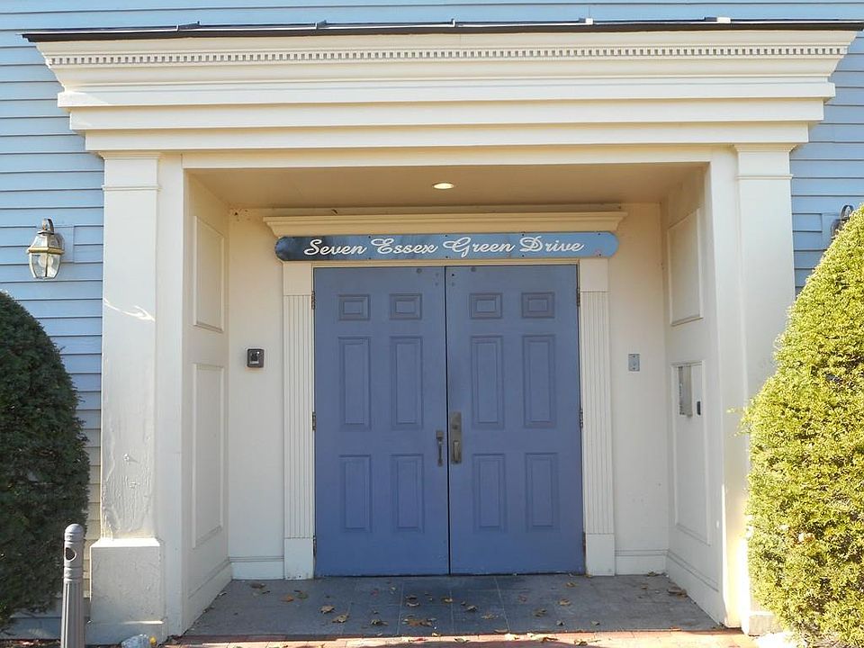 1st image of 7 Essex Green Dr Suite 62