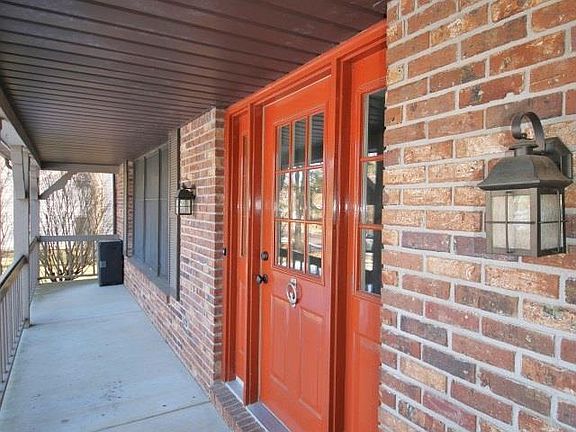 4th image of 802 W Brookforest Dr