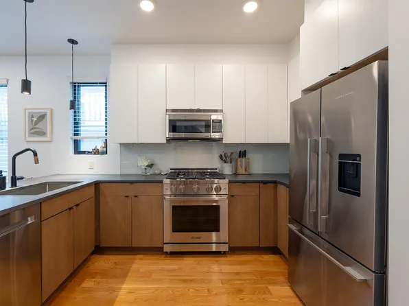 827 Pavonia Avenue image 2 of 11