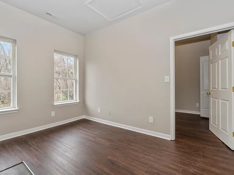 2413 Lamb Ave #4 — Photo 4