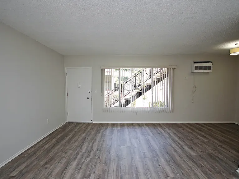 567 N Holliston Ave #1 — Photo 18