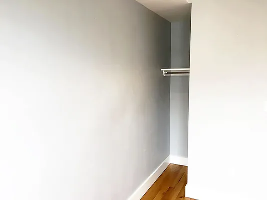 Rented by Premier Metro Realty Corp | media 32