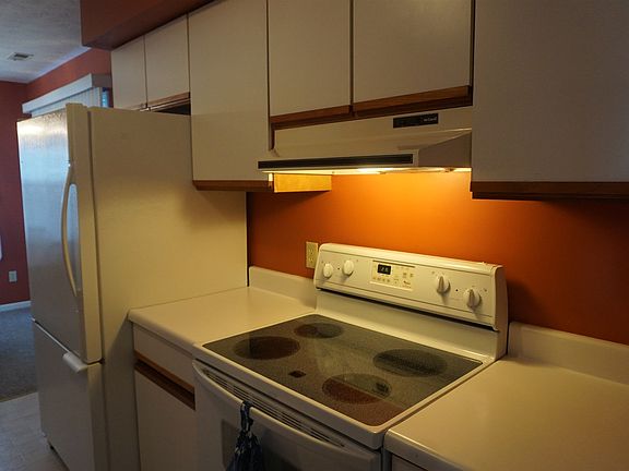 4th image of 207 N Iroquois St
