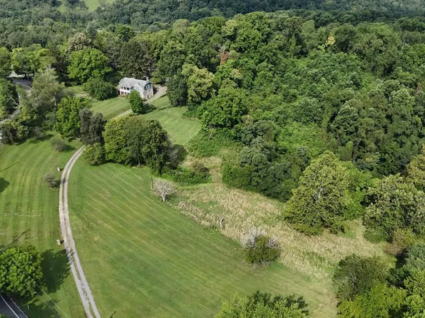 958 River Rd, Morgantown, WV 26501