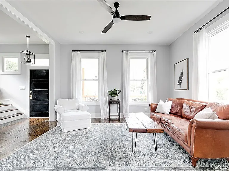 205 Poe St — Photo 17
