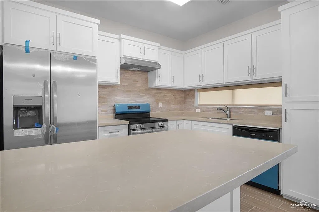 3 bed, 3.0 bath, 1572 sqft, $1,900 — Photo 4