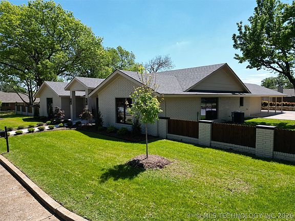 2nd image of 2200 Cloverleaf Pl