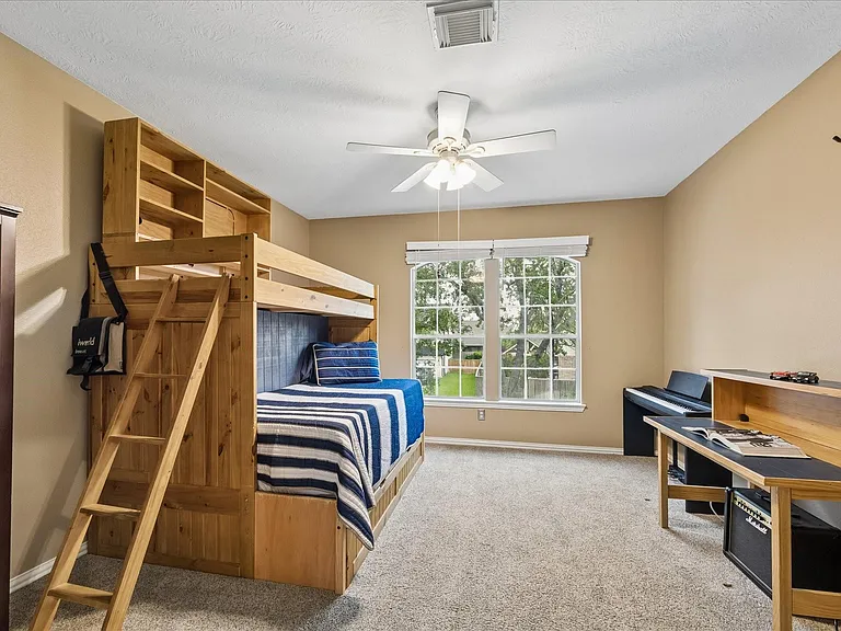 1125 Shady Knoll Ln — Photo 24