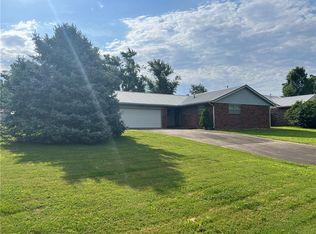 315 Rodric Cir, Siloam Springs, AR 72761