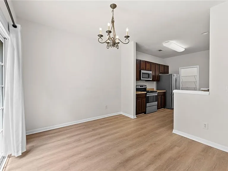 1058 Treymont Ln — Photo 16
