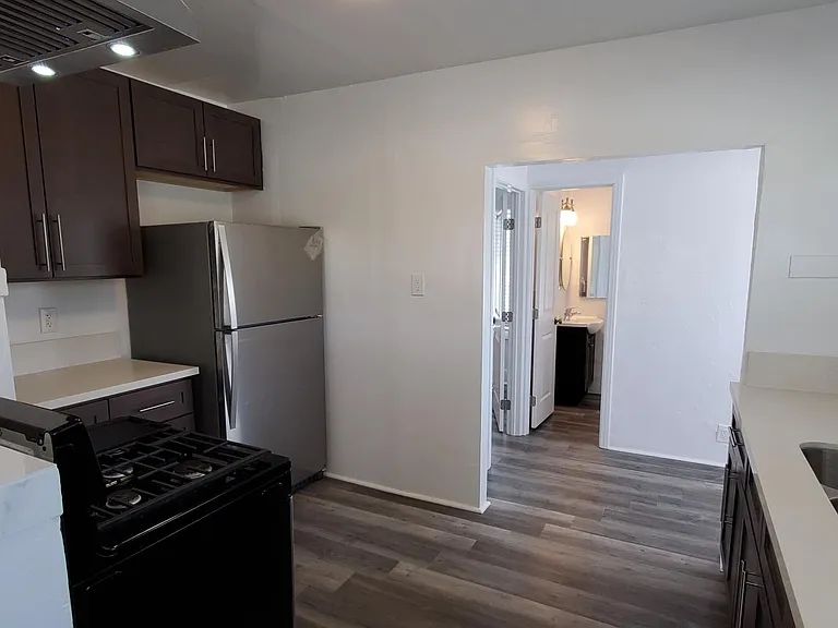 281 W Ofarrell St — Photo 24