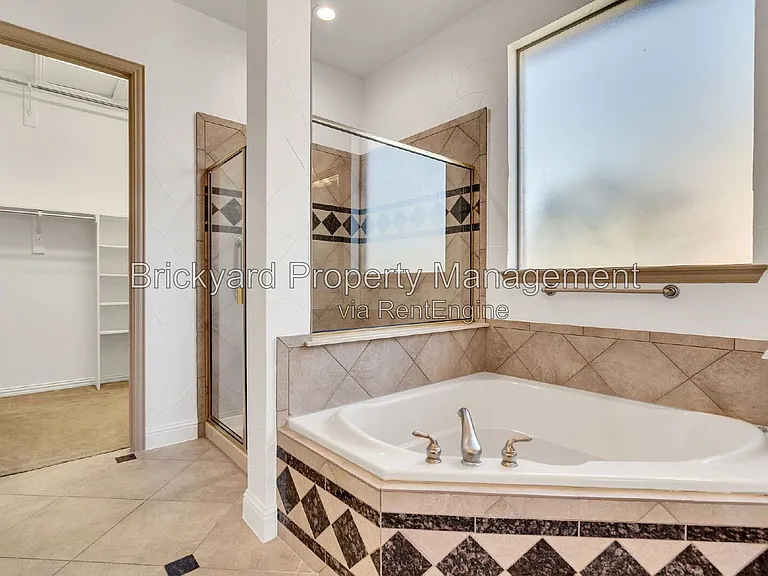 350 Pine Valley Dr — Photo 36