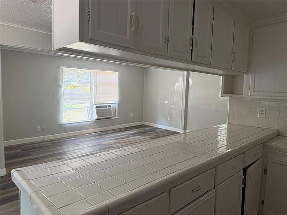 4th image of 16423 Stinson Ln