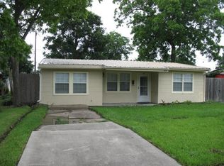 1007 S 3rd St, La Porte, TX 77571