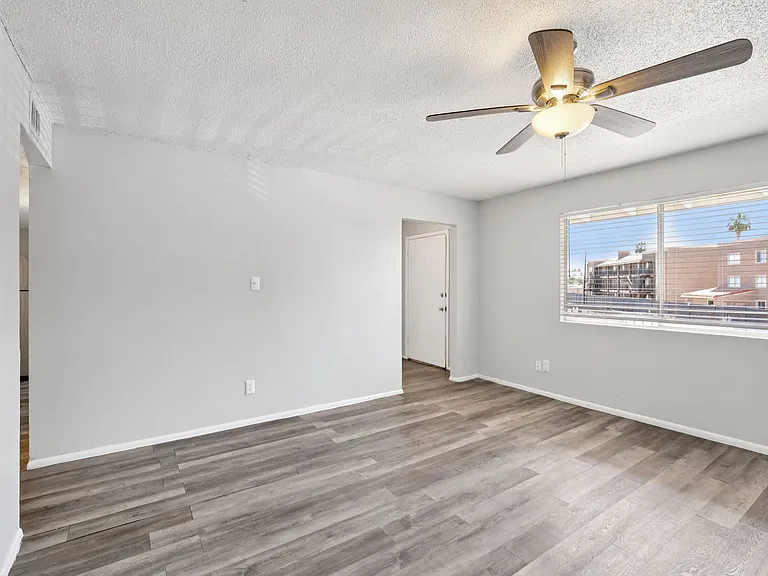 Mariposa Flats — Photo 56