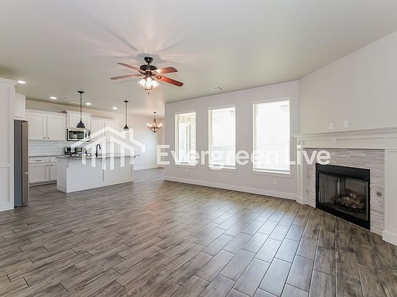 3rd image of 932 N Windermere Dr