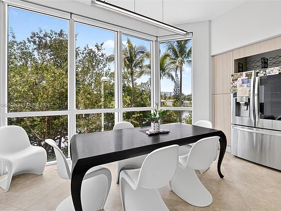 5th image of 16500 Collins Ave #Townhouse 9