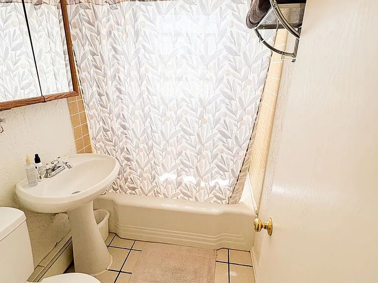 1628 Alderson Ave — Photo 8