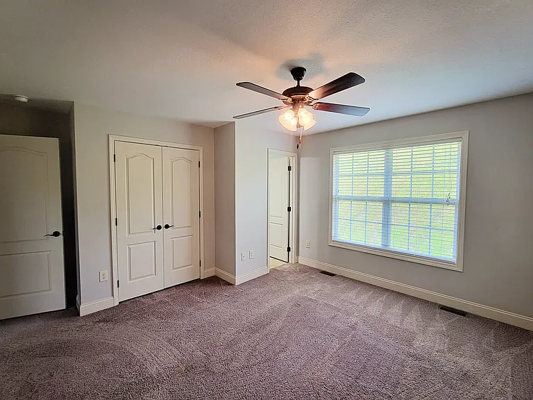 652 Grays Pointe Ct — Photo 19