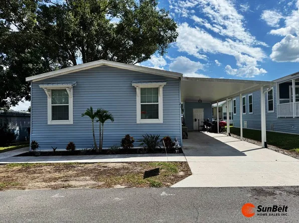 21 Liberty Ave, Sorrento, FL 32776