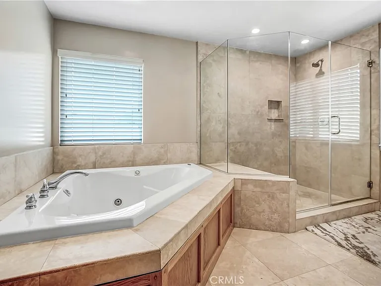 165 S Roosevelt Ave — Photo 20