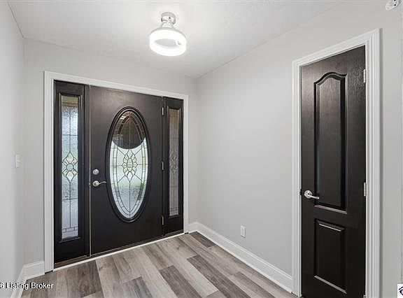 5th image of 421 E Woodlake Cir