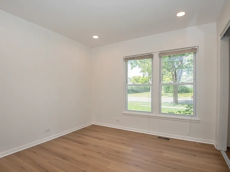 1021 Lonsdale Rd — Photo 10