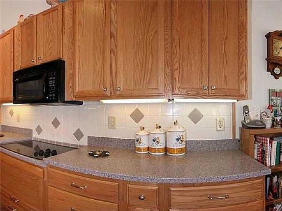 5th image of 7161 Oakview Dr