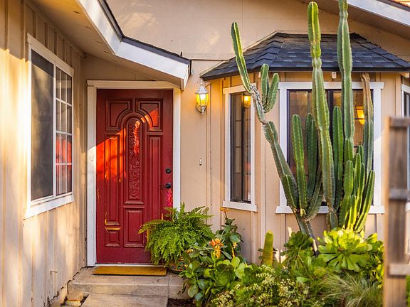 4th image of 164 N Alvarado St