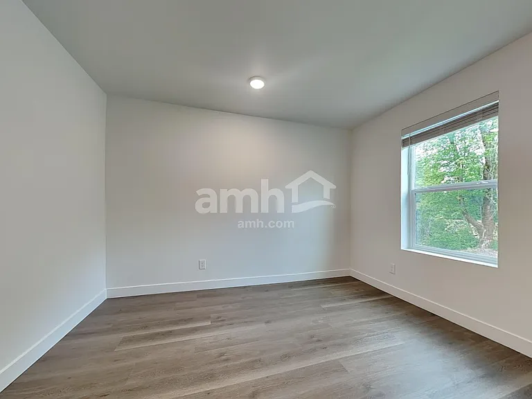 7718 Selah St SW — Photo 22
