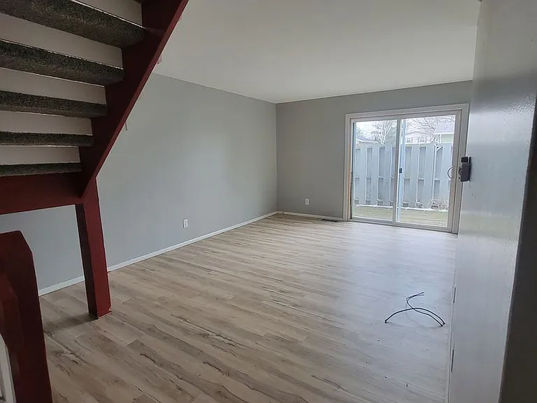 1931 Blackthorn Dr — Photo 3